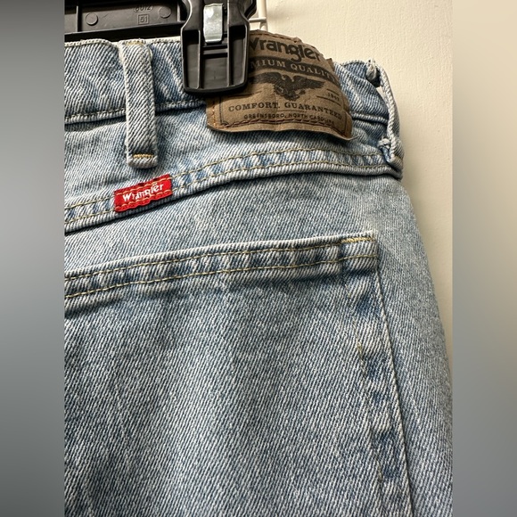 Wrangler Men's Denim Blue Jeans
Size 38 X 30 - Picture 5 of 13